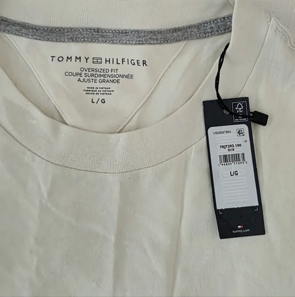Tommy Hilfiger Men’s “Flagship” Crest Embroidered T-Shirt Sz Large New with Tags - Picture 5 of 7
